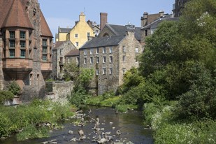 Be a tourist and visit some of these fun Edinburgh tourist attractions