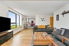 7/25 Western Harbour View, Leith, Edinburgh, EH6 6PF