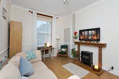 3/1 Piersfield Grove, Piersfield, Edinburgh, EH8 7BT