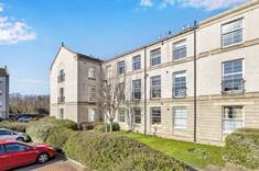 17/4 Grandfield, Trinity, Edinburgh, EH6 4TL