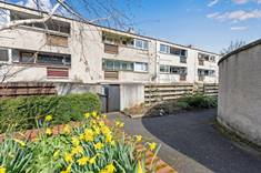 25/6 Newhaven Main Street, Trinity, Edinburgh, EH6 4NB