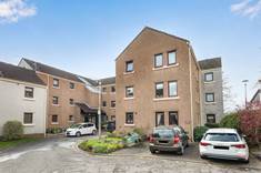 4/5 Rose Park, Trinity, Edinburgh, EH5 3ST