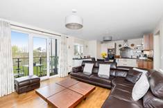 2/4 Burnbrae Park, Corstorphine, Edinburgh, EH12 8AN