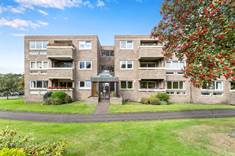 2/2 Craigleith Avenue South, Ravelston, Edinburgh, EH4 3LQ