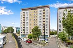 6/11 Lochview Court, Dumbiedykes Road, Holyrood, Edinburgh, EH8 8AR