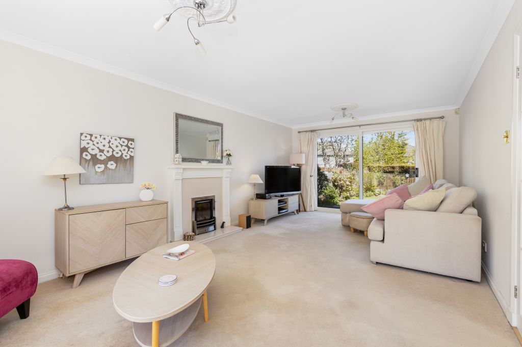 42 Eskfield Grove Eskbank EH22 3FA